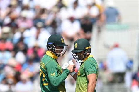 cricbuzz 333|Strong batting performance sees South Africa post 333 .